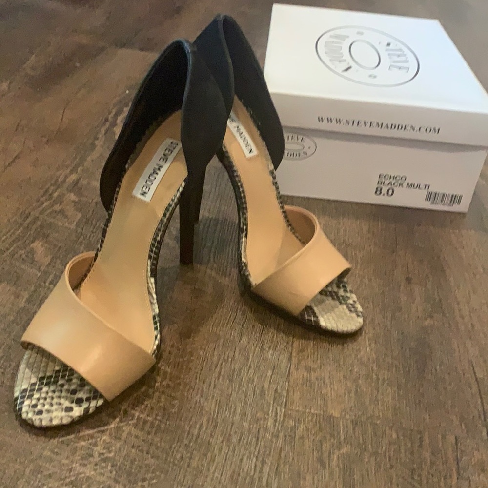 Steve Madden Two-tone nude and black suede heels